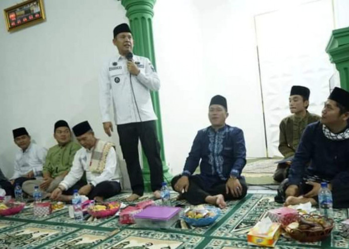 Antusias Ramadhan, Pj Bupati Empat Lawang Bukber Bersama Warga