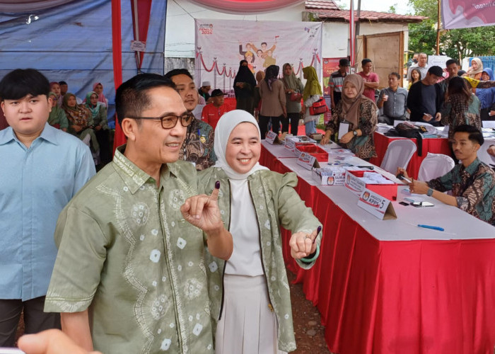 Nyoblos di TPS Kancil Putih, Ratu Dewa Minta Semua Pihak Hargai Perbedaan Pilihan di Pilkada Palembang