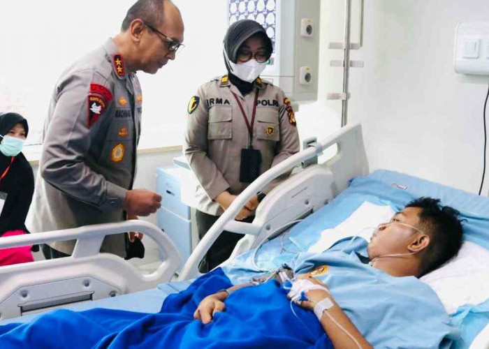 Empati Kapolda Sumsel, Besuk Personel Dirawat di RS Bhayangkara Moh Hasan Palembang