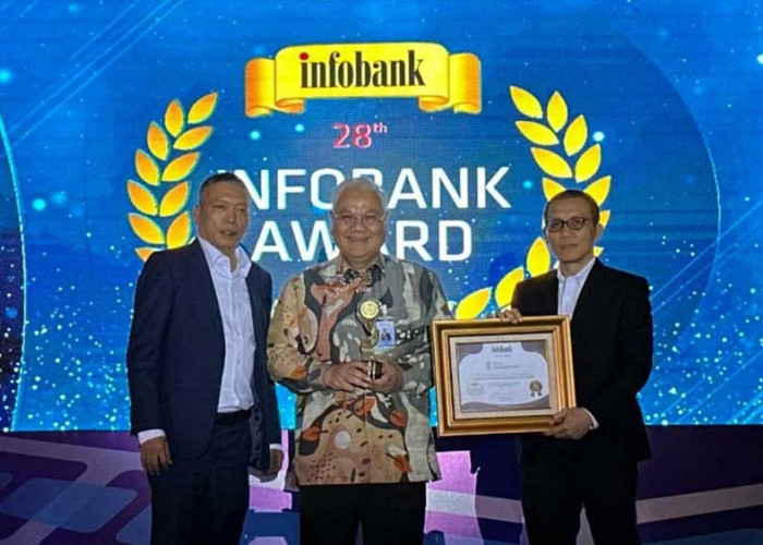 Bank Sumsel Babel Raih Golden Thropy Excellence Performance oleh Infobank