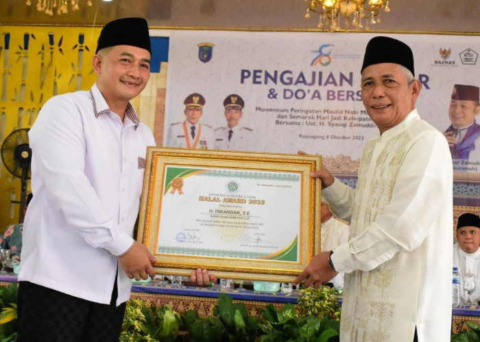 Lagi, Bupati Iskandar Terima Penghargaan, Kali Ini Halal Award dari MUI Sumatera Selatan