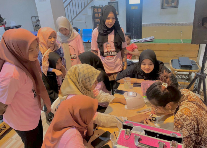 Srikandi Ganjar Sumsel Buka Kelas Nail Art Gratis untuk Remaja