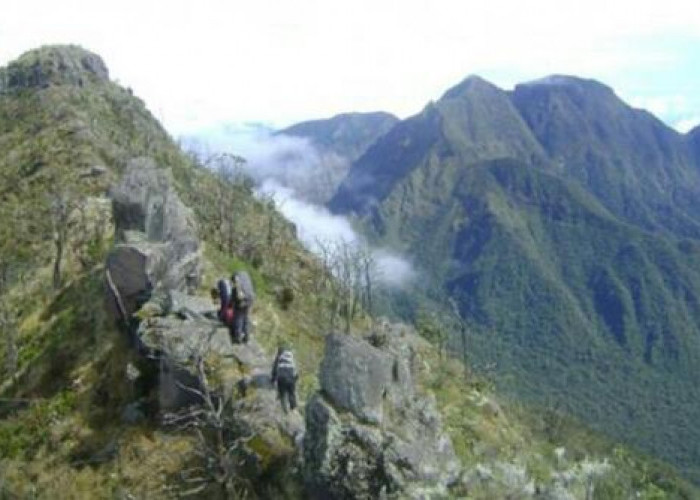 Rawan Bikin Orang Nyasar, Gunung di Sulawesi Selatan Ini Punya Jalur Pendakian Tersulit dan Menantang