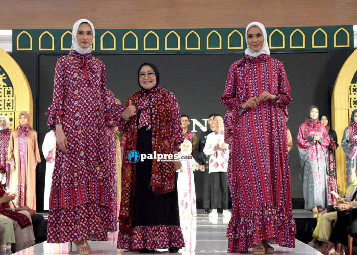 Sekda Palembang Ratu Dewa Apresiasi Fashion Show Rumah Busana Tria