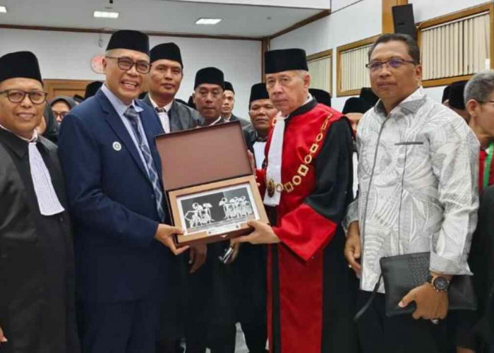 Ambil Sumpah Advokat DePA-RI, Ketua PT Bandung Ingatkan Jaga Integritas 