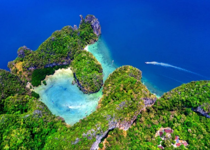 7 Spot Pulau Terpopuler yang Bisa Kamu Kunjungi di Maluku! Lautnya Sejernih Kristal dan Bisa Snorkeling