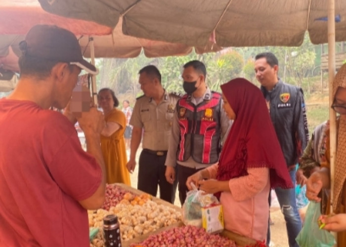Polsek Batanghari Leko Cek Harga Kebutuhan Pokok, Situasi Pasar Bukit Selabu Kondusif
