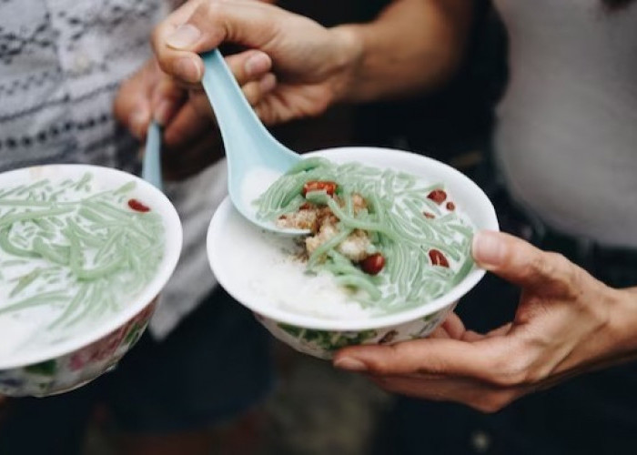 Serupa Tapi Tak Sama! Ini Perbedaan Es Cendol dan Es Dawet yang Sering Bikin Ketipu