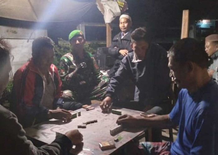 Babinsa Koramil 405-10 Pagaralam Turun Langsung Patroli Satkamling Bareng Warga Bangun Rejo