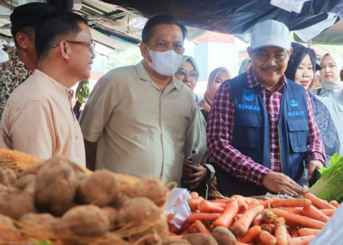 Pastikan Harga Kebutuhan Pokok Tidak Naik, Wabup Muba Sidak Pasar Randik Sekayu
