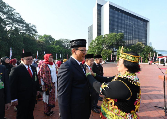 Menteri LHK Berikan Tanda Penghargaan Satyalancana Wira Karya Pada Presdir dan CEO Badak LGN, Kok Bisa!