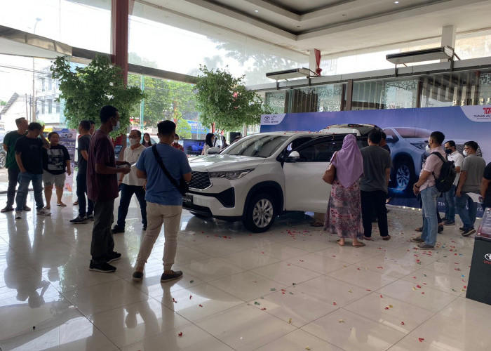 Kijang Innova Zenix Type V Hybrid Paling Banyak Dipesan Konsumen TAG Palembang
