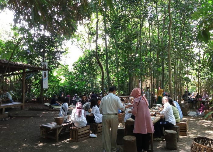 Warung Terpencil di Kabupaten Sumedang Jawa Barat, Berada di Tengah Hutan, Tapi Omzetnya Rp10 Juta Perhari