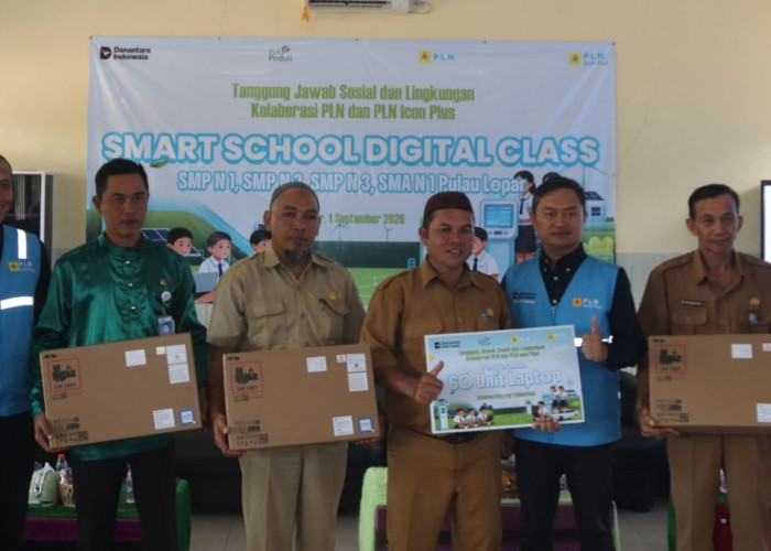PLN Icon Plus Dorong Pendidikan Digital di Pulau Lepar melalui Bantuan 60 Laptop