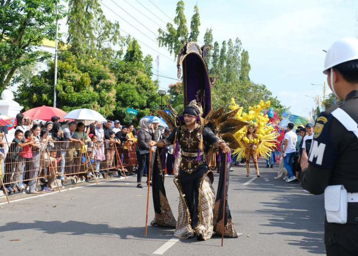 Pemkab Muba Undang Fashion Show Burung Cendrawasih dari Kota Jember Meriahkan HUT Muba ke 68