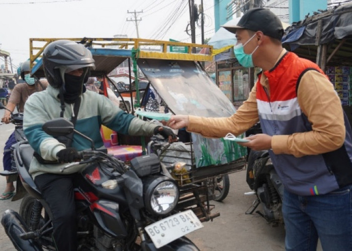 Respons Cepat Dampak Karhutlah, PHE Jambi Merang Bagikan Masker ke Warga Bayung Lencir