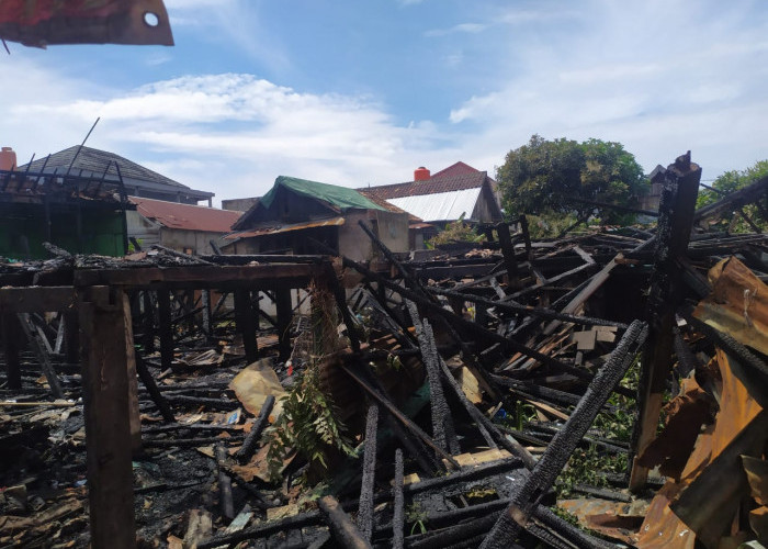 Pulang dari Masjid, Pemilik Rumah Terkejut Rumahnya Ludes Terbakar