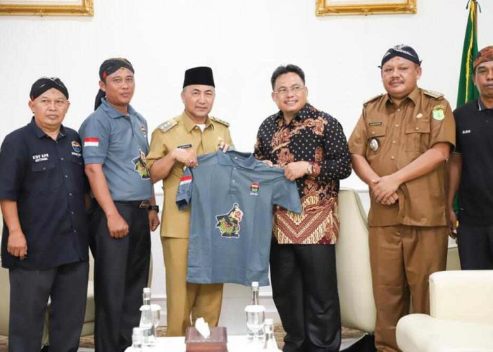  Jaga Kondusifitas di Muba, Pj Bupati Dapat Kaos Republik Ngapak 