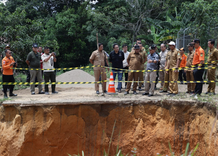 Usai Tinjau Longsoran di Desa Tanang Abang, PJ Bupati Muba Bergeser ke Desa Berlian Makmur