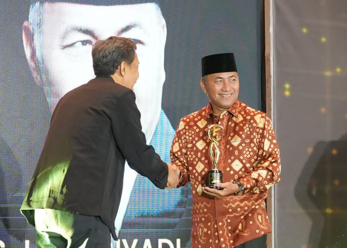   Pj Bupati Muba Dianugerahi Regent Of Good Performance dari MoeslimChoice Awards 2022