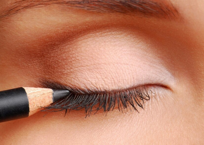 Pemula yang Ingin Belajar Make Up, Wajib Tahu Ini 5 Eyeliner Terbaik yang Tidak Mudah Luntur 