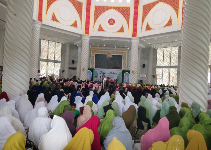 Masya Allah, Demi Dengarkan Ceramah Ustadz Iswadi, Masjid Agung An-Nur Dipadati Warga Ogan Ilir