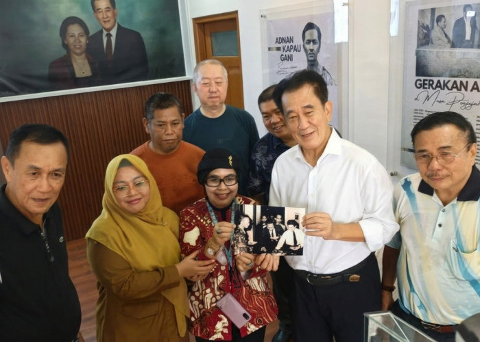 HEBOH! Anak Tokoh Legendaris Tong Djoe Datangi Museum AK Gani, Bongkar Kisah Penyelundupan Senjata Masa Perang