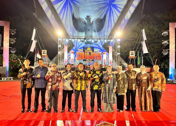 Wali Kota dan Ketua TP PKK Kota Lubuk Linggau Hadiri Pembukaan Festival Sriwijaya XXXIII