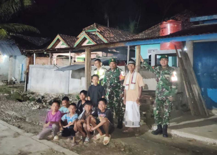 Sinergi Tanpa Batas! Babinsa Koramil Kikim dan Polsek Kompak Ronda Bareng Warga Demi Keamanan Desa