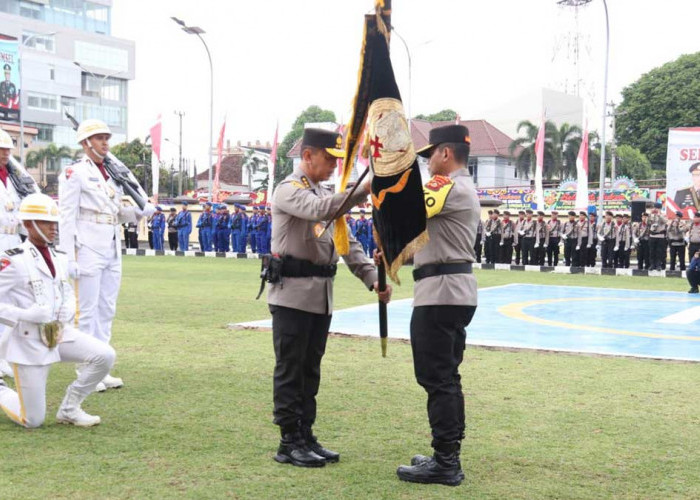 Irjen Andi Rian Resmi Jadi Kapolda Sumsel, Polda Sumsel Gelar Upacara Serah Terima Pataka