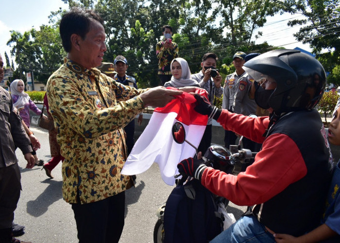 GRATIS! Pemkab OKI Bagikan 1.500 Bendera Merah Putih, Ini Tujuannya