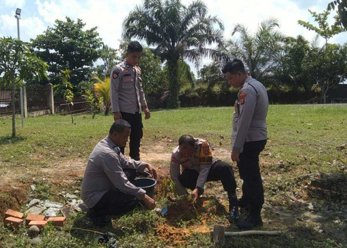 Bukan Pohon Biasa! Polda Sumsel Tanam 550 Bibit Durian Otong hingga Alpukat Raja Giri di Lokasi Ini