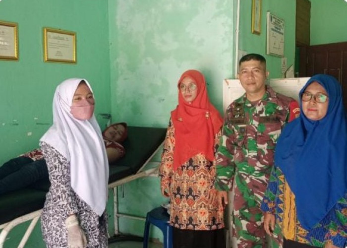  Babinsa Koramil 405-03/Kikim Laksanakan TNI Manunggal Bangga Kencana Kesehatan Terpadu