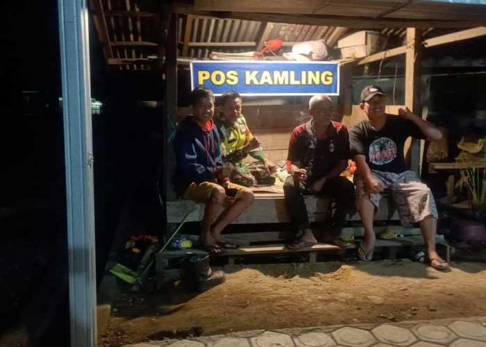 Bersama Perangkat Desa dan Warga, Babinsa Koramil 405-02 Merapi Jaga Lingkungan Biar Aman