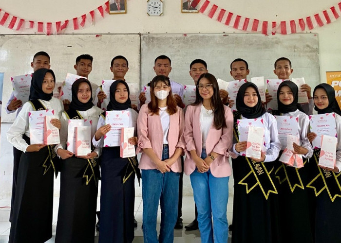 Emina Cosmetics Palembang Kenalkan Daily Matte Cushion ke Pelajar SMA Negeri 8 Palembang 