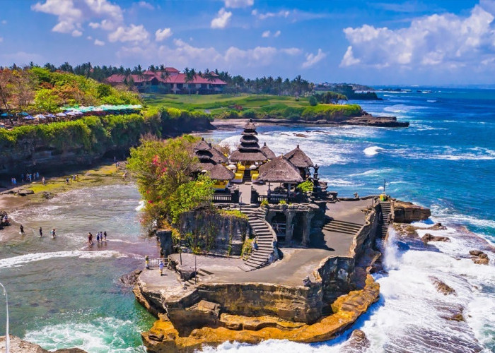 Keren! 7 Pesona Wisata Indonesia Ini, Jadi Rekomendasi Tempat Liburan Pesohor Dunia