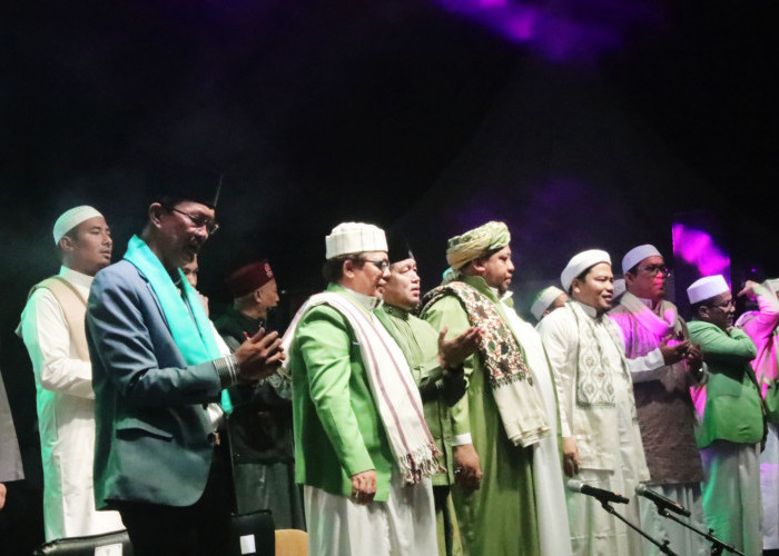 Malam Tahun Baru, Harnojoyo dan Ribuan Umat Palembang Dzikir Bersama di BKB