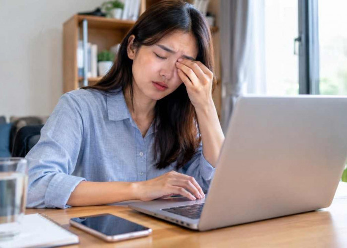 Mata Sering Perih karena Main HP dan Laptop? Coba 7 Trik Sederhana Ini