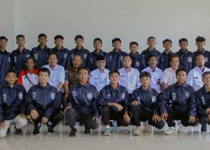 Wawako Terima Audiensi Tim Sepakbola U-15 Kota Lubuk Linggau