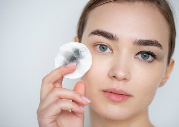 6 Rekomendasi Cleanser Terbaik Ampuh Bersihkan Makeup Hingga ke Pori-pori, Wajah Tidak Gampang Jerawatan