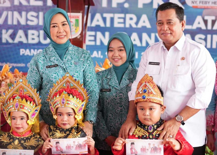 Feby Herman Deru Resmikan 'Rumah Besar' PKK Banyuasin dan Bagi-Bagi Bantuan Khusus