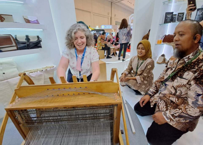 Keren, Mitra Binaan PEP Subang Field Tampilkan Produk Green Textile di Ajang IPA Convex 2024