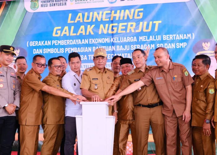 Bupati Muba Luncurkan Galak Ngerjut dan Bagikan Seragam Sekolah Gratis di Kecamatan Lais