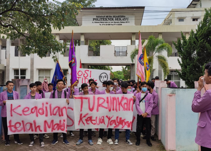 Ketua Yayasan Menghilang, Mahasiswa Blokir Sejumlah Gedung Poltek Sekayu