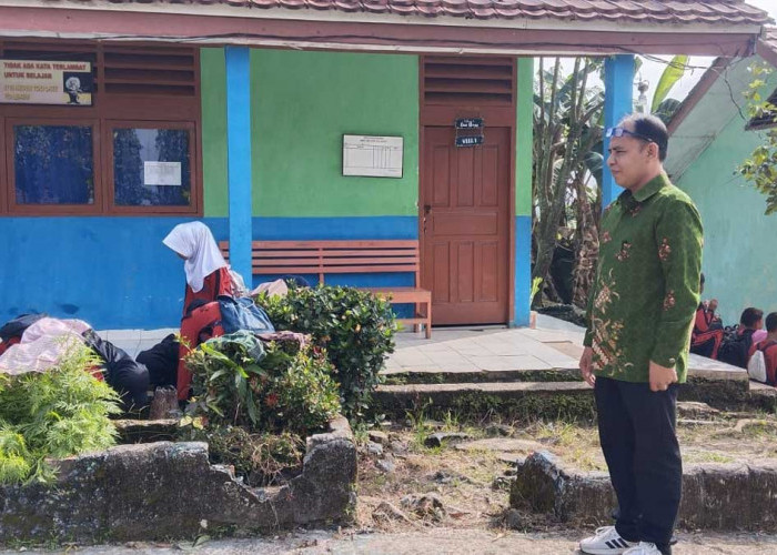 Jabat Kepsek SMPN 4 Lahat, Jhon Kenedi Langsung Gandeng DLH Kelola Sampah Organik