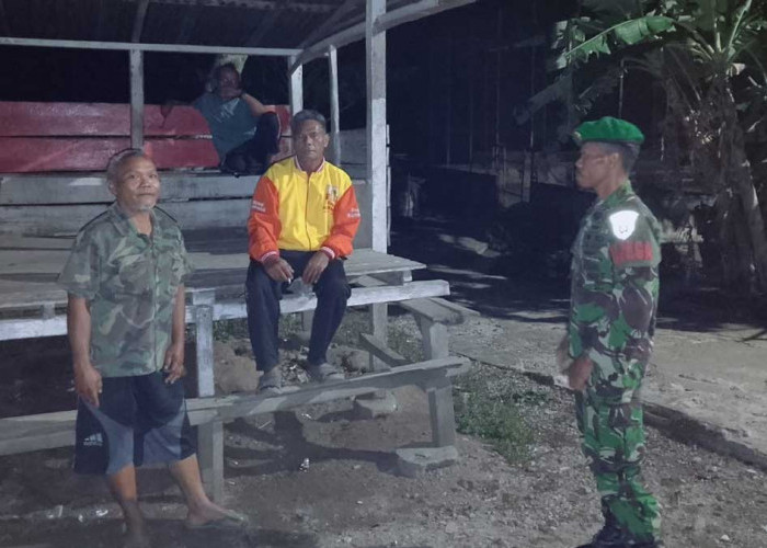 Jaga Keamanan Wilayah Lintas Sumatera: Babinsa Koramil Tanjung Sakti Turun Langsung Patroli Satkamling Bareng 