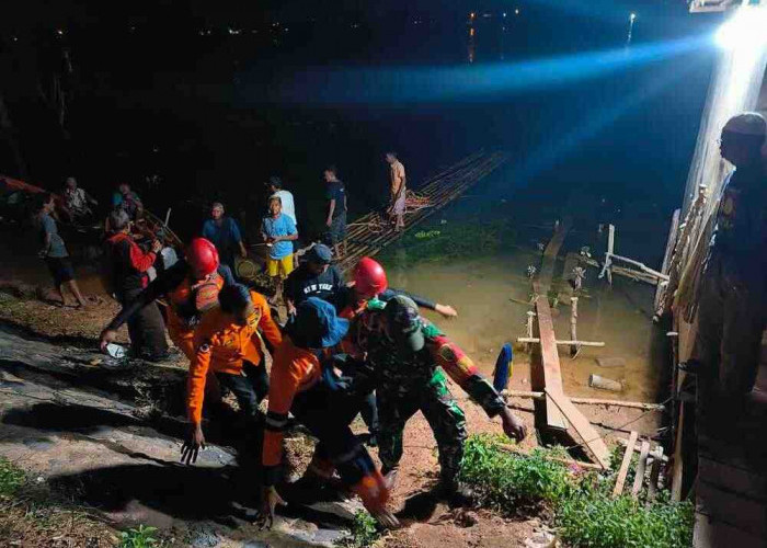  Alhamdulillah, Penyelam Tradisonal Berusia Lanjut Temukan Korban di Sungai Kelekar