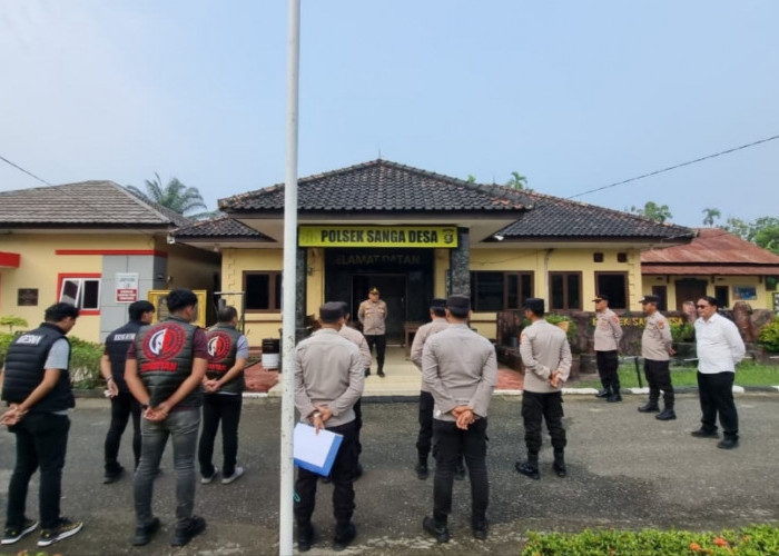 Apel Pagi Polsek Sanga Desa, Iptu Harun Suardi Tekankan Disiplin dan Pelayanan Prima