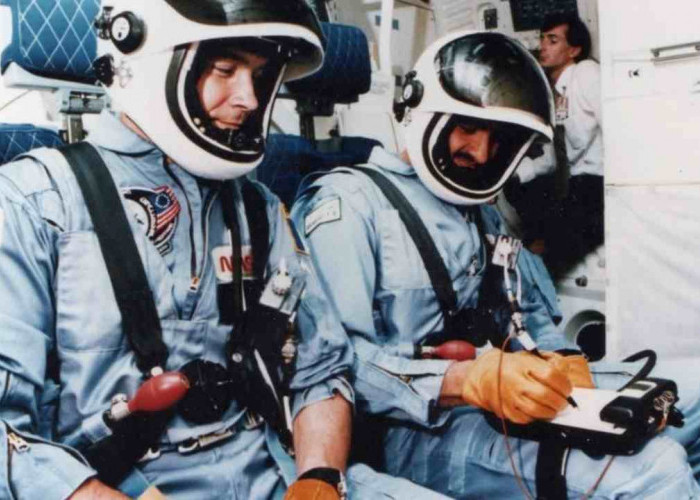 Kisah Sultan bin Salman Al Saud, Astronot Muslim Pertama yang Jelajahi Luar Angkasa Sambil Berpuasa