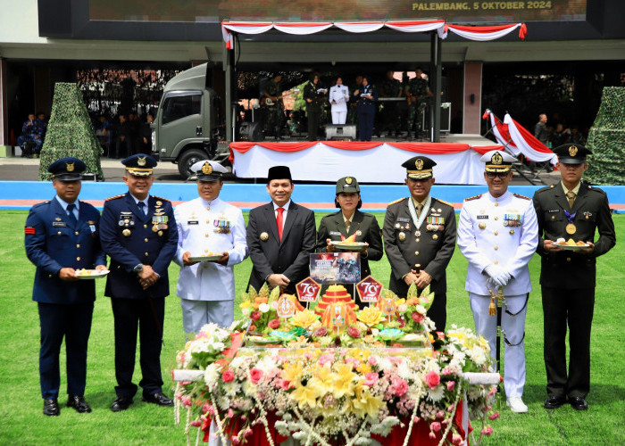 Hadiri HUT Ke-79 TNI Elen Setiadi Sangat Banga Dengan Parade Pelindung Rakyat